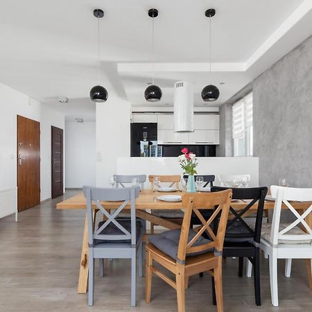 Avia Apartment Three Bedroom Two Balcony Ac & Parking By Noclegi Renters Краков Экстерьер фото