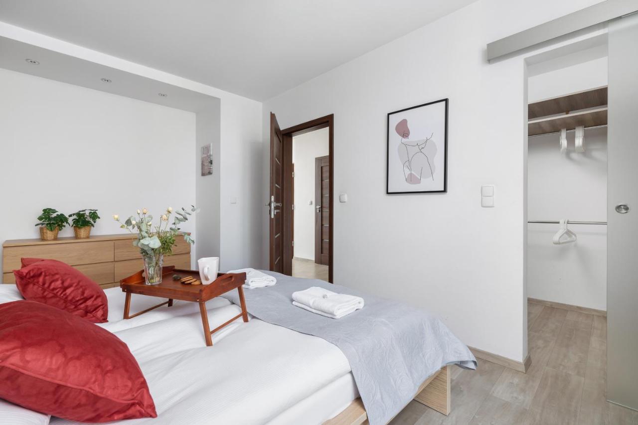 Avia Apartment Three Bedroom Two Balcony Ac & Parking By Noclegi Renters Краков Экстерьер фото