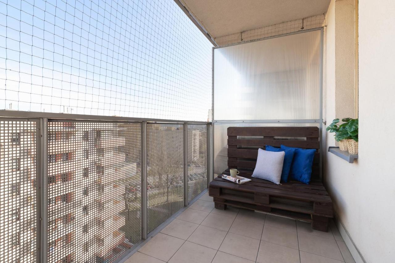 Avia Apartment Three Bedroom Two Balcony Ac & Parking By Noclegi Renters Краков Экстерьер фото