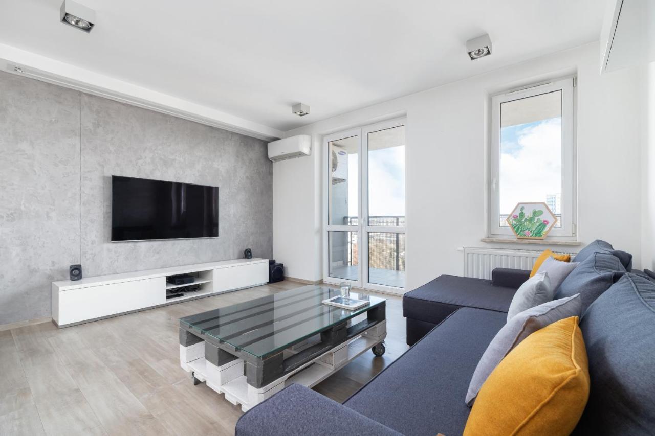 Avia Apartment Three Bedroom Two Balcony Ac & Parking By Noclegi Renters Краков Экстерьер фото