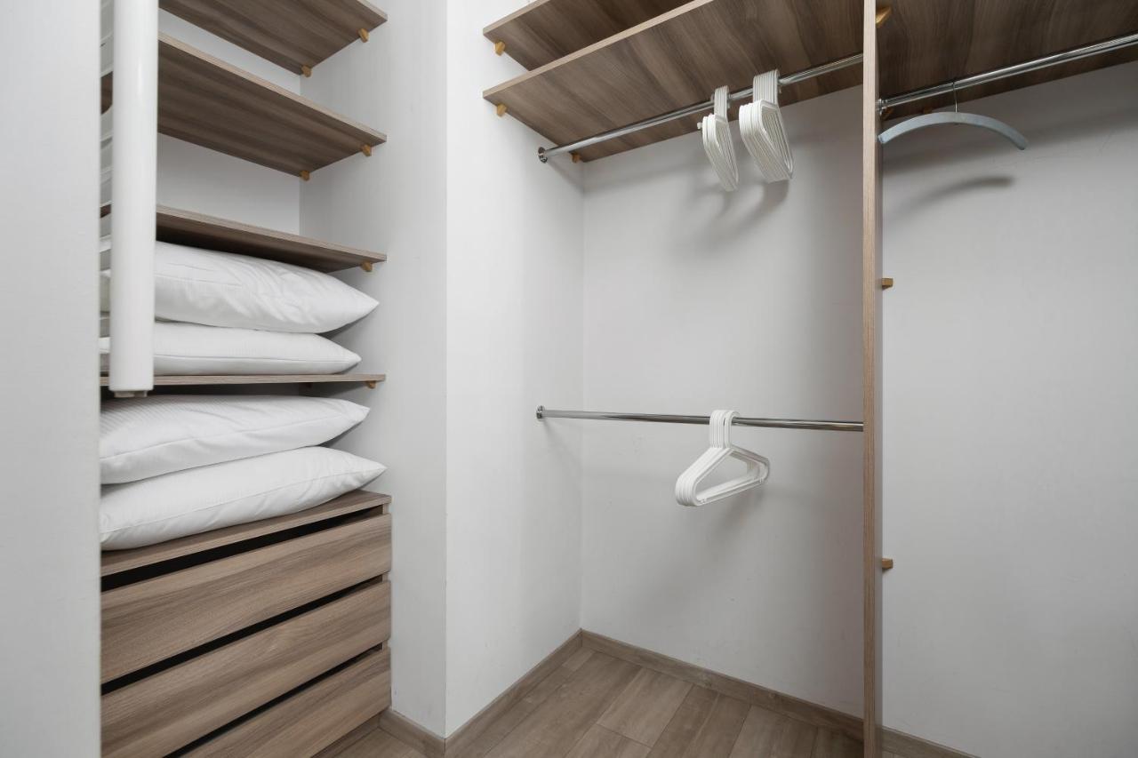 Avia Apartment Three Bedroom Two Balcony Ac & Parking By Noclegi Renters Краков Экстерьер фото