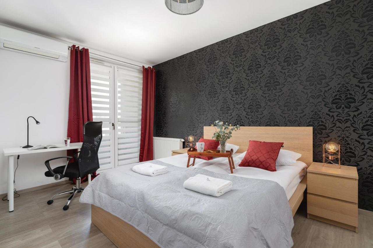Avia Apartment Three Bedroom Two Balcony Ac & Parking By Noclegi Renters Краков Экстерьер фото