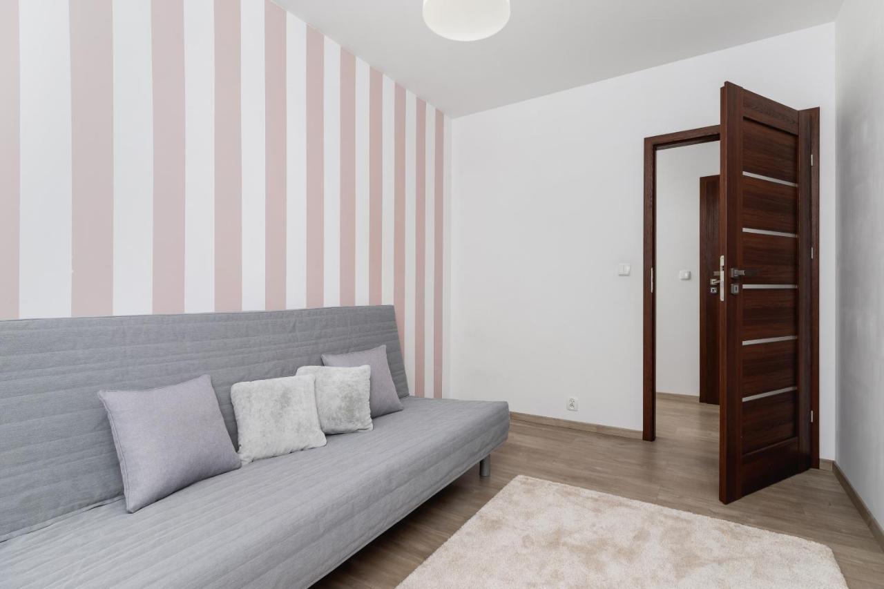 Avia Apartment Three Bedroom Two Balcony Ac & Parking By Noclegi Renters Краков Экстерьер фото