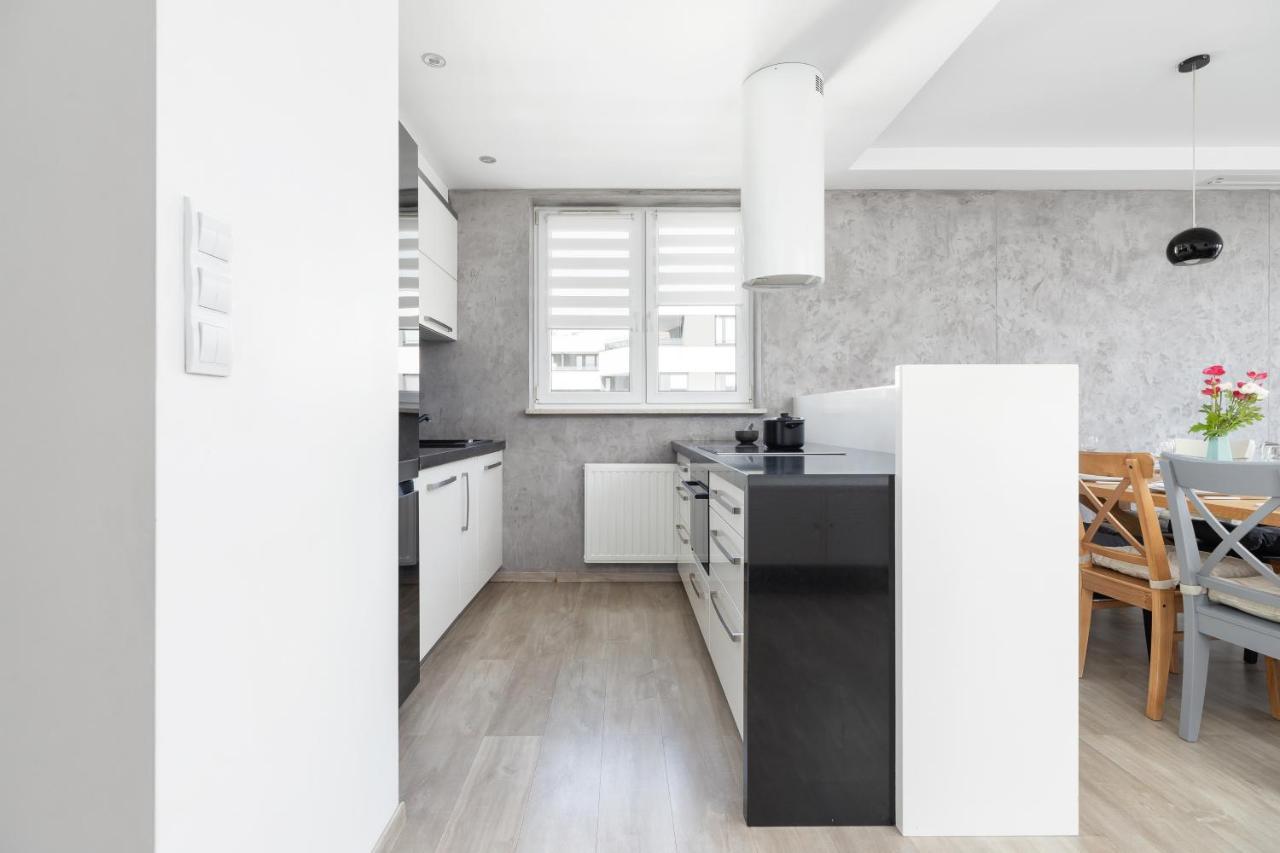 Avia Apartment Three Bedroom Two Balcony Ac & Parking By Noclegi Renters Краков Экстерьер фото
