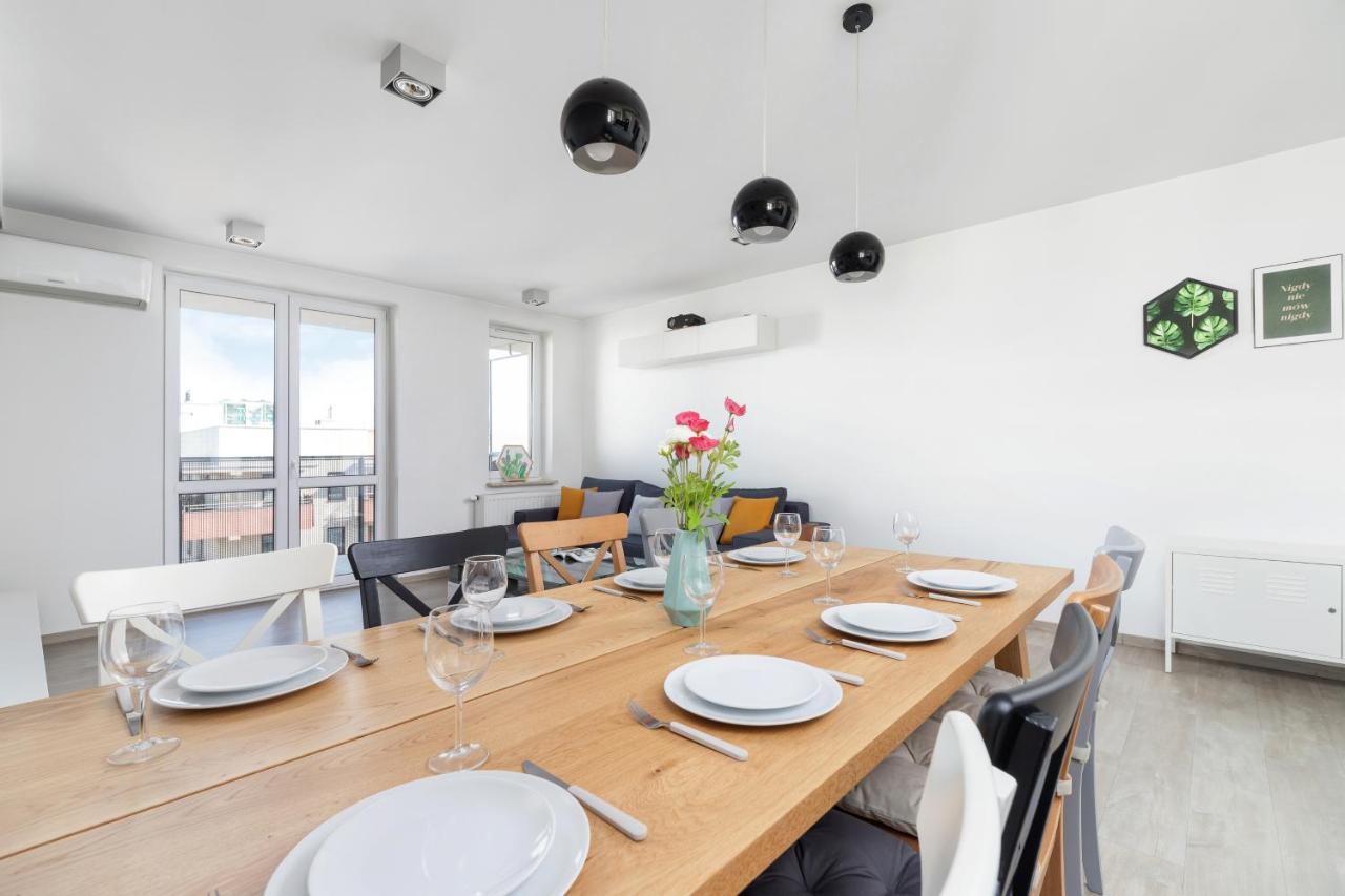 Avia Apartment Three Bedroom Two Balcony Ac & Parking By Noclegi Renters Краков Экстерьер фото