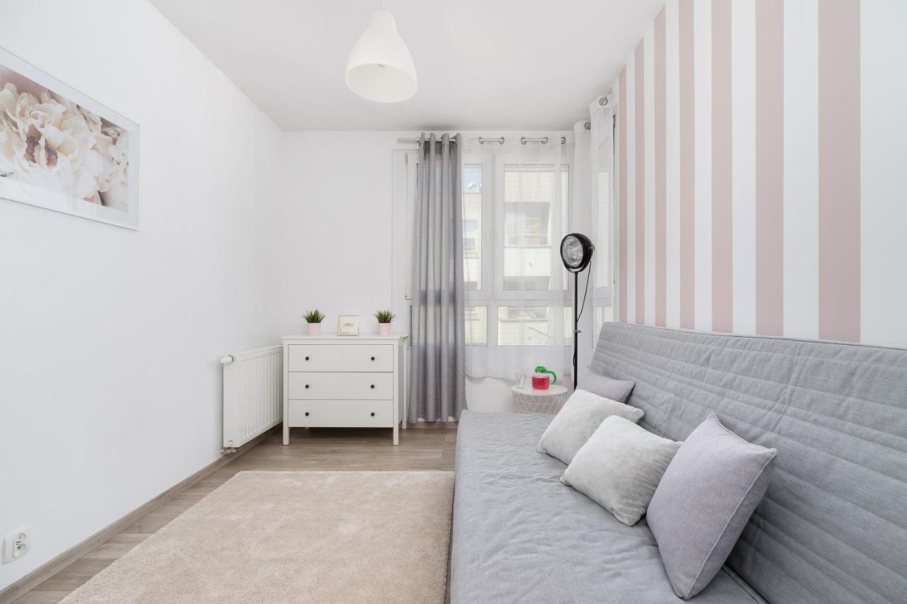 Avia Apartment Three Bedroom Two Balcony Ac & Parking By Noclegi Renters Краков Экстерьер фото