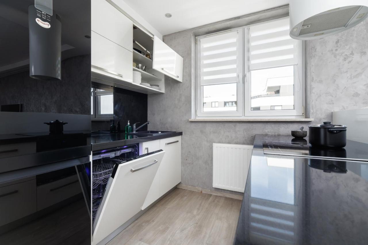 Avia Apartment Three Bedroom Two Balcony Ac & Parking By Noclegi Renters Краков Экстерьер фото