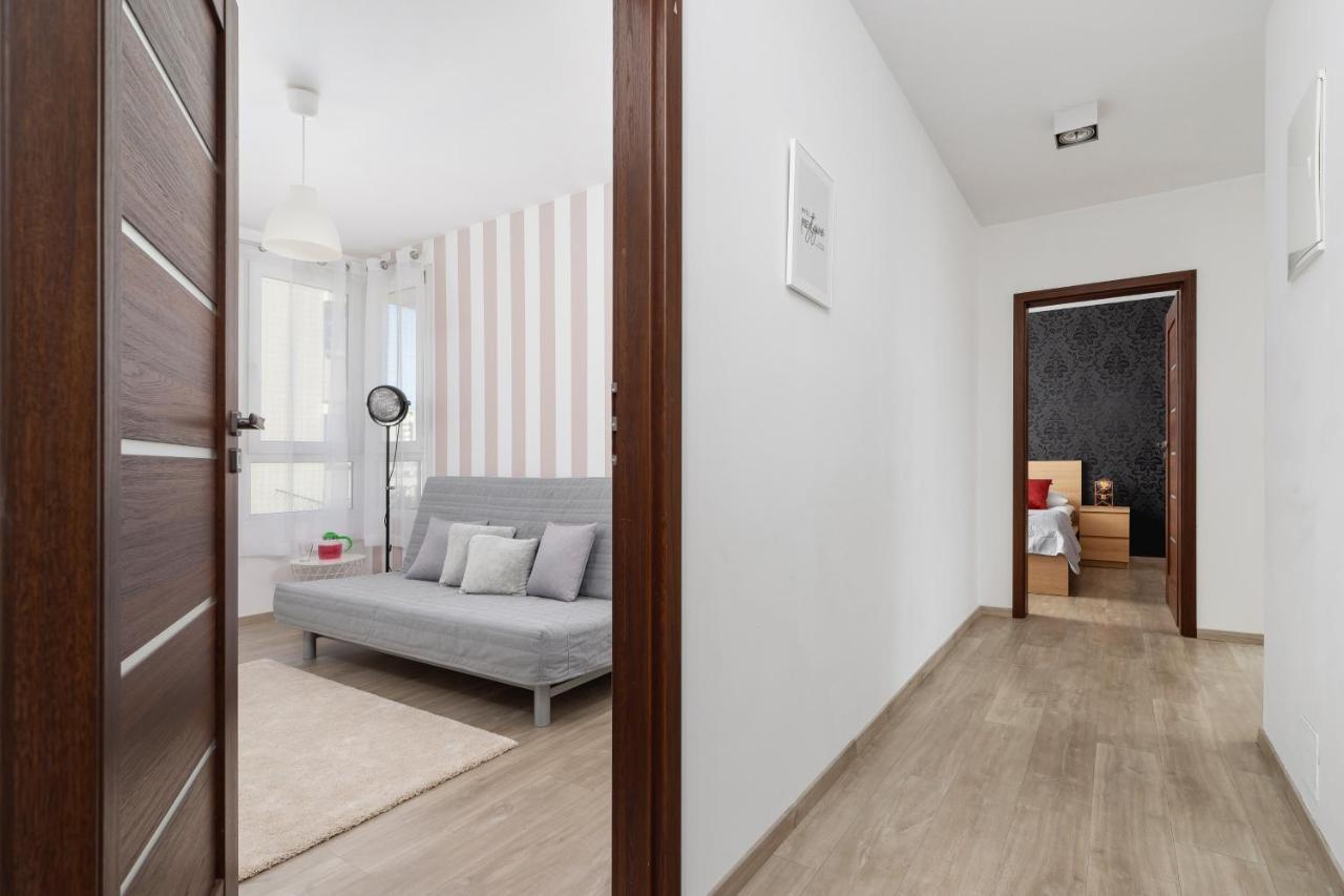 Avia Apartment Three Bedroom Two Balcony Ac & Parking By Noclegi Renters Краков Экстерьер фото