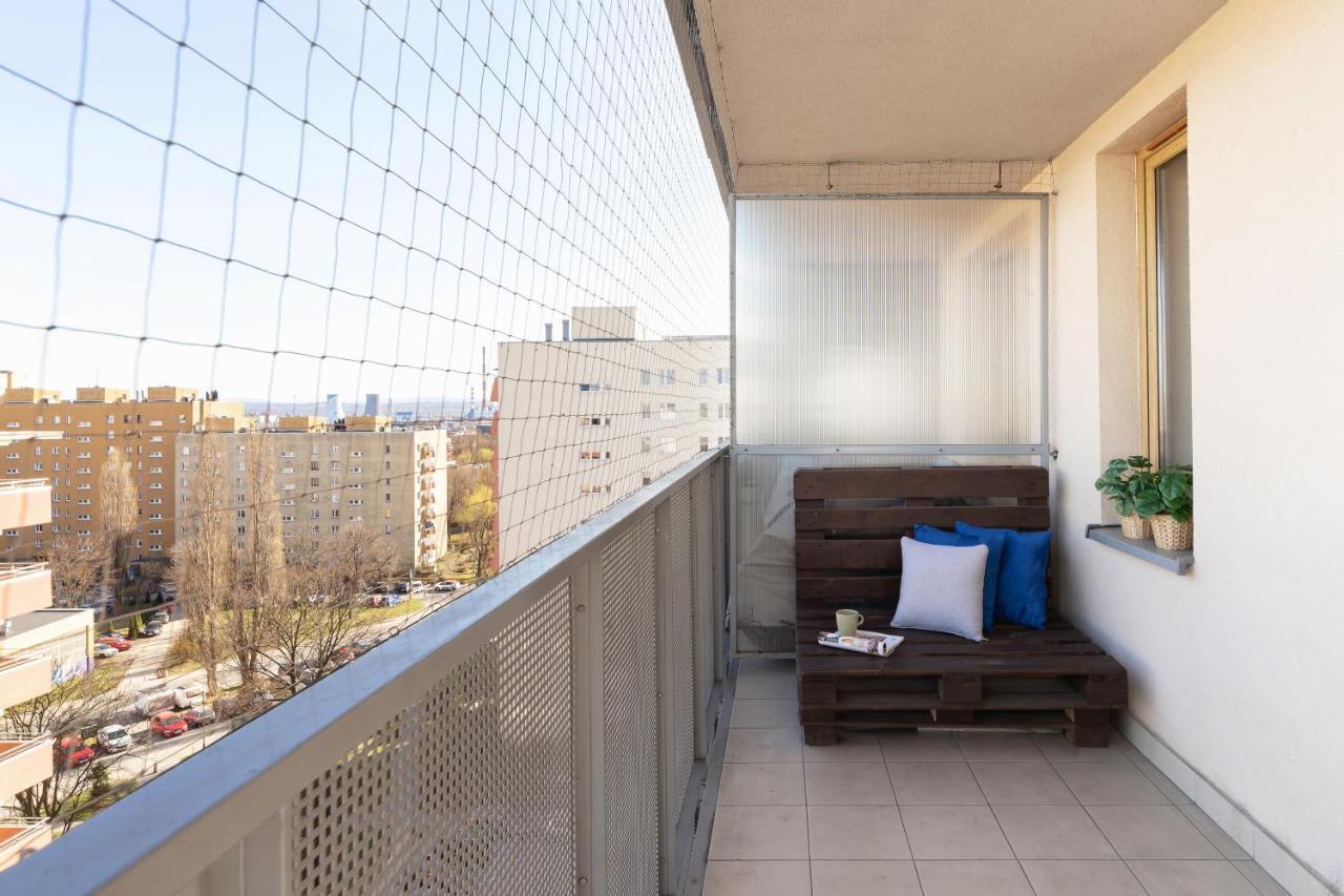 Avia Apartment Three Bedroom Two Balcony Ac & Parking By Noclegi Renters Краков Экстерьер фото